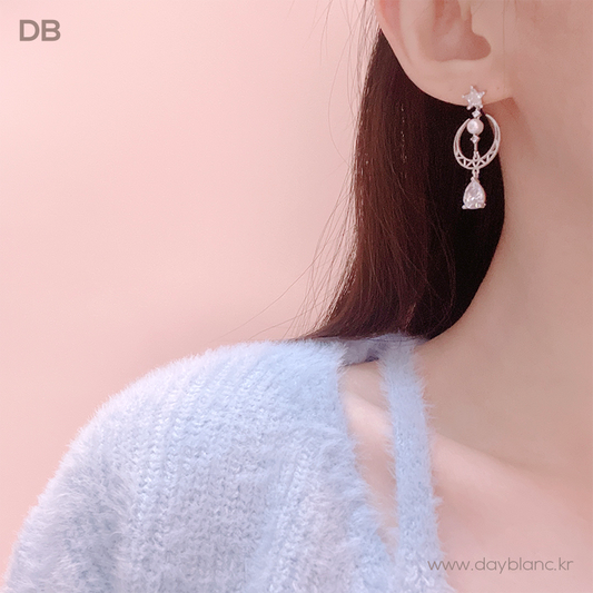 Enchanted Crescent (Earring)