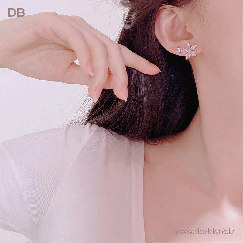 May Flower (Earring)