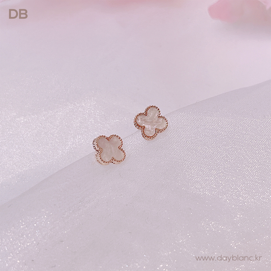Eternal Clover (Earring)
