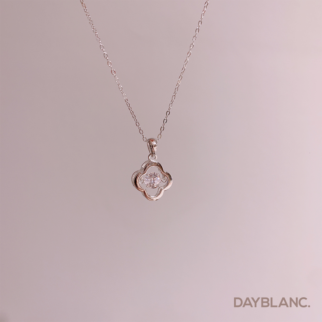 Pounding Clover (Premium | Necklace) - DAYBLANC