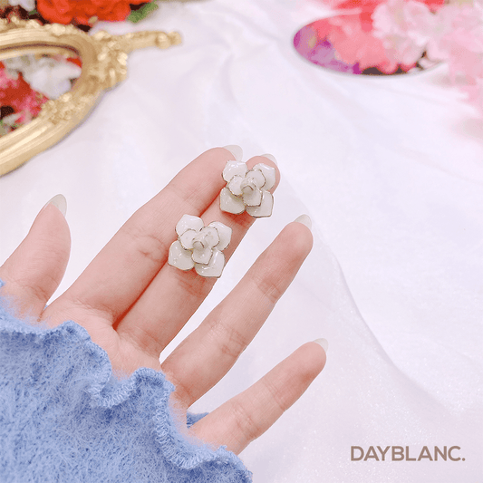 White Blossom (Earring) - DAYBLANC