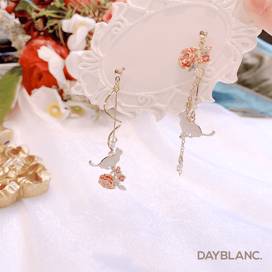 Camellia Hill (Earring) - DAYBLANC