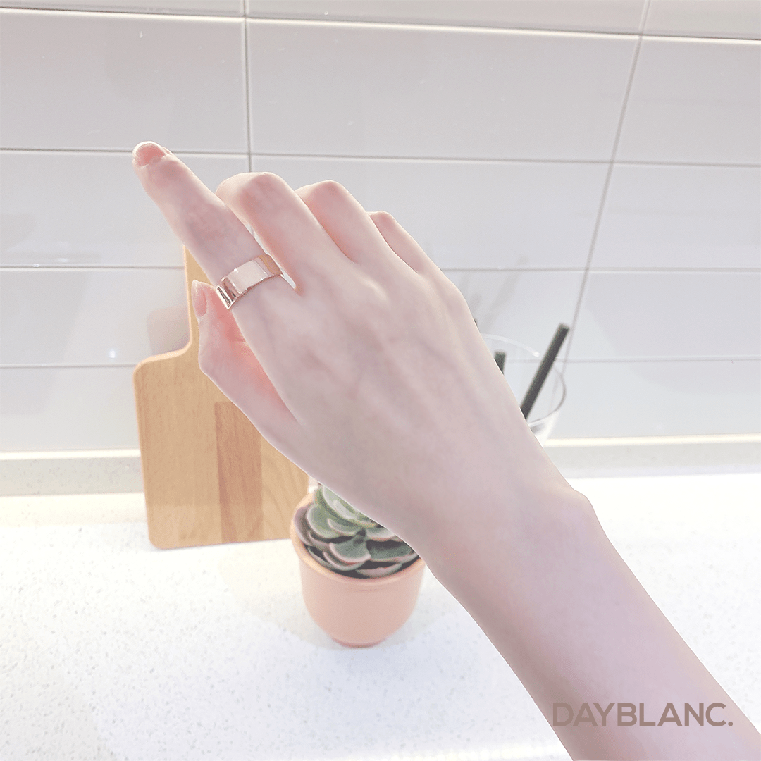 Modern Beauty (Ring) - DAYBLANC