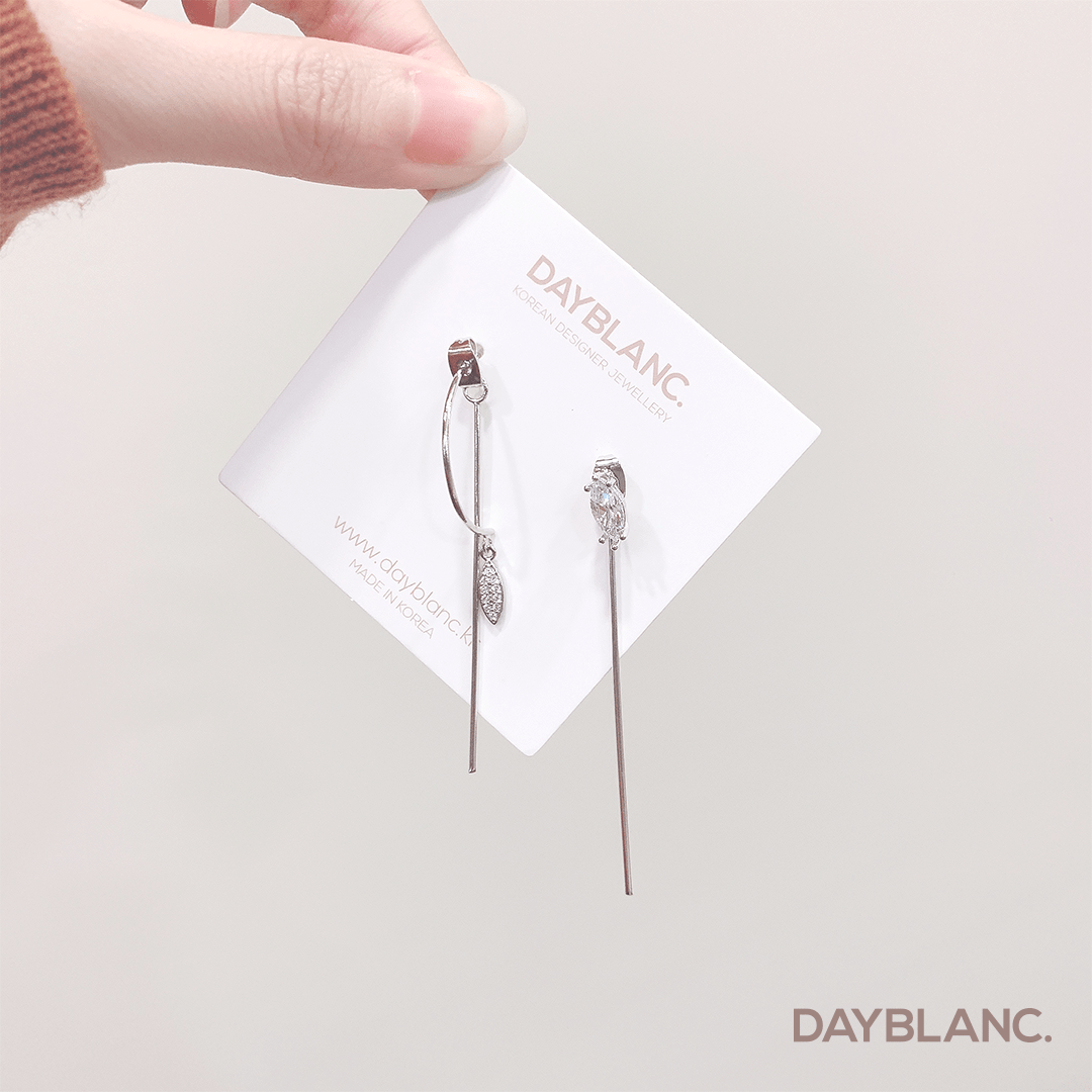 Crystal Point 크리스탈 포인트 (Earring) - DAYBLANC