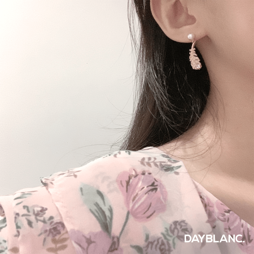 Elegance Touch (Earring) - DAYBLANC