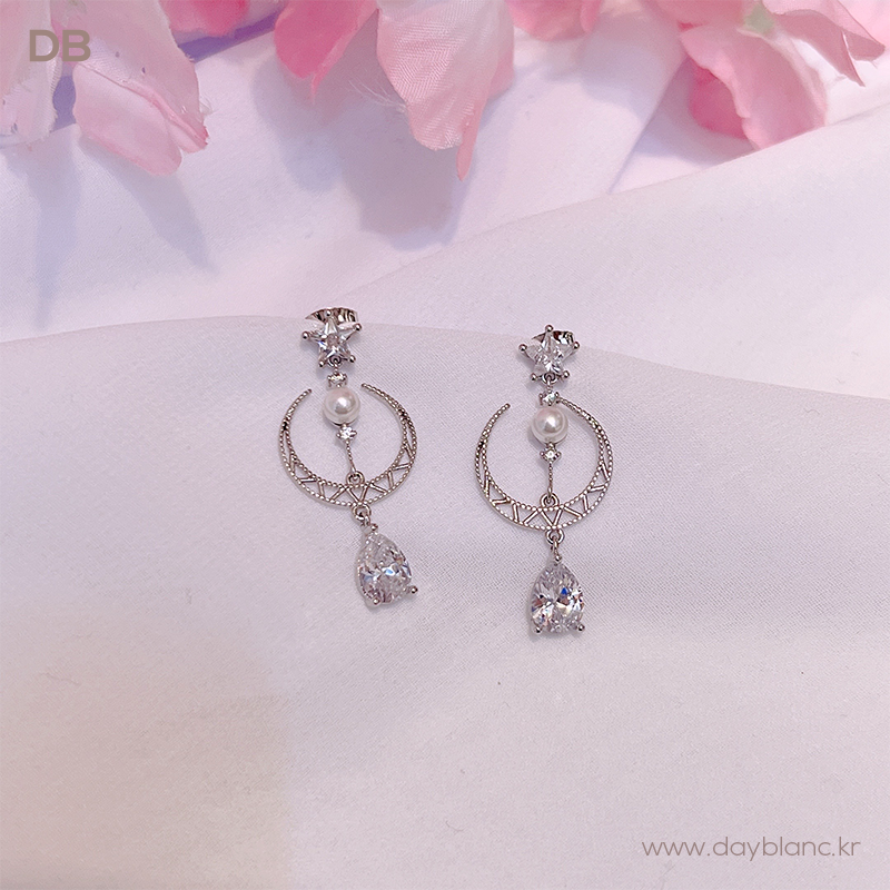 Enchanted Crescent (Earring)