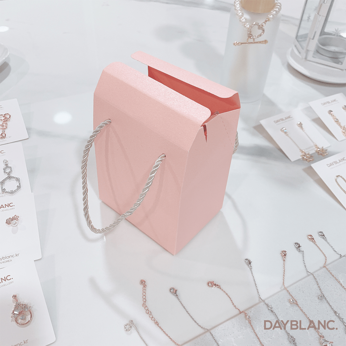 S$80 order gift box promo