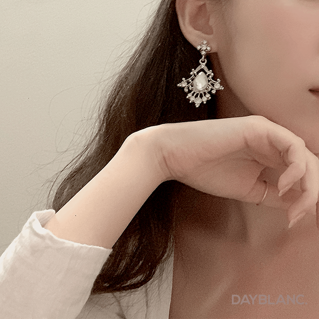 Queen of Snow (Earring) - DAYBLANC