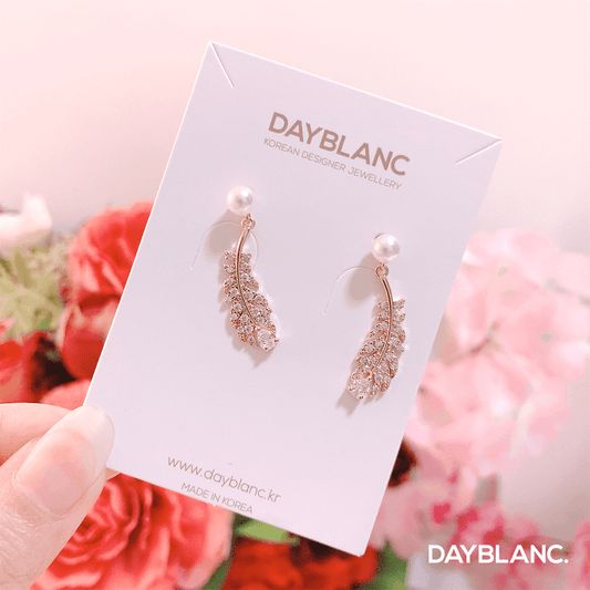 Elegance Touch (Earring) - DAYBLANC