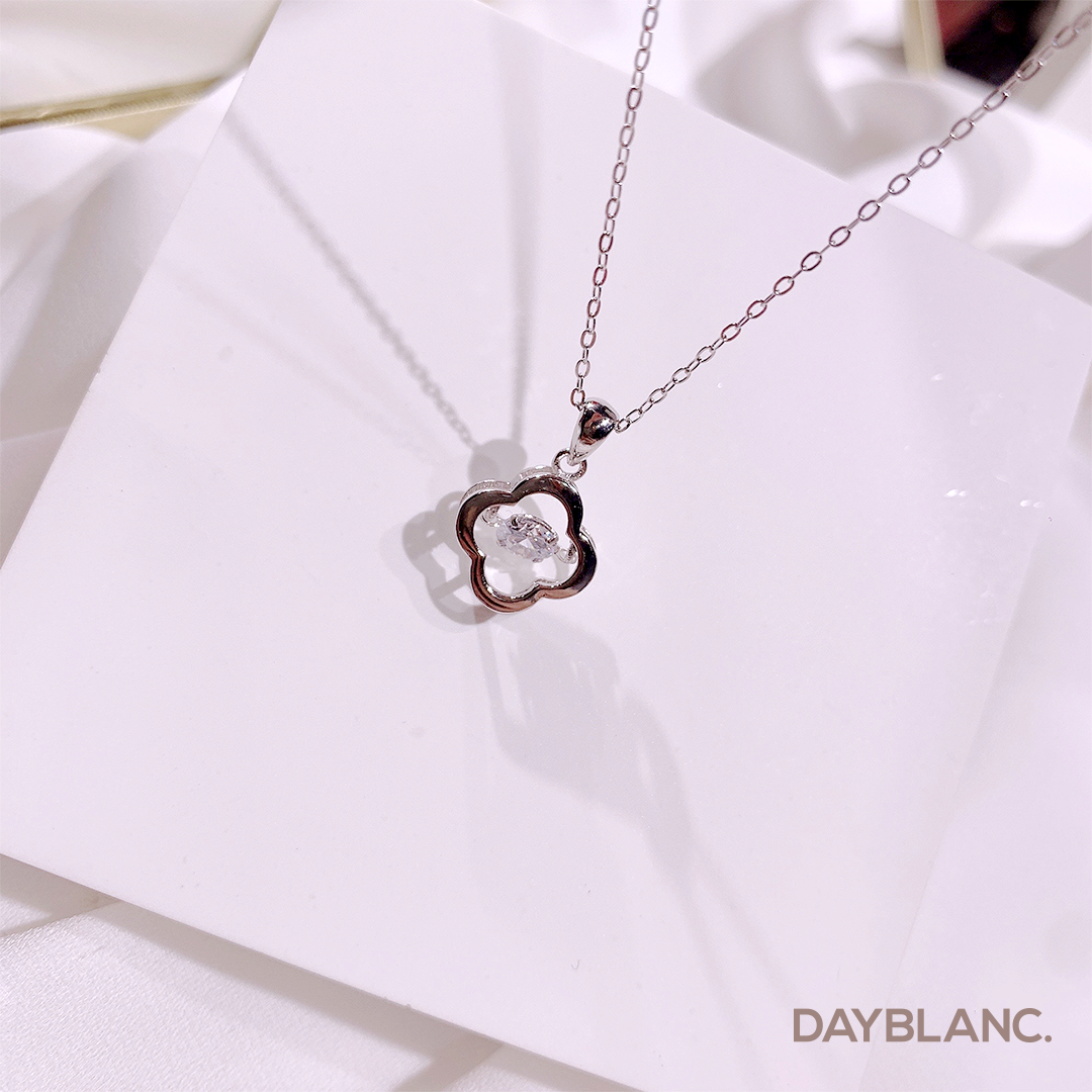 Pounding Clover (Premium | Necklace) - DAYBLANC