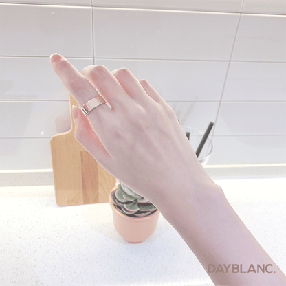 Modern Beauty (Ring) - DAYBLANC