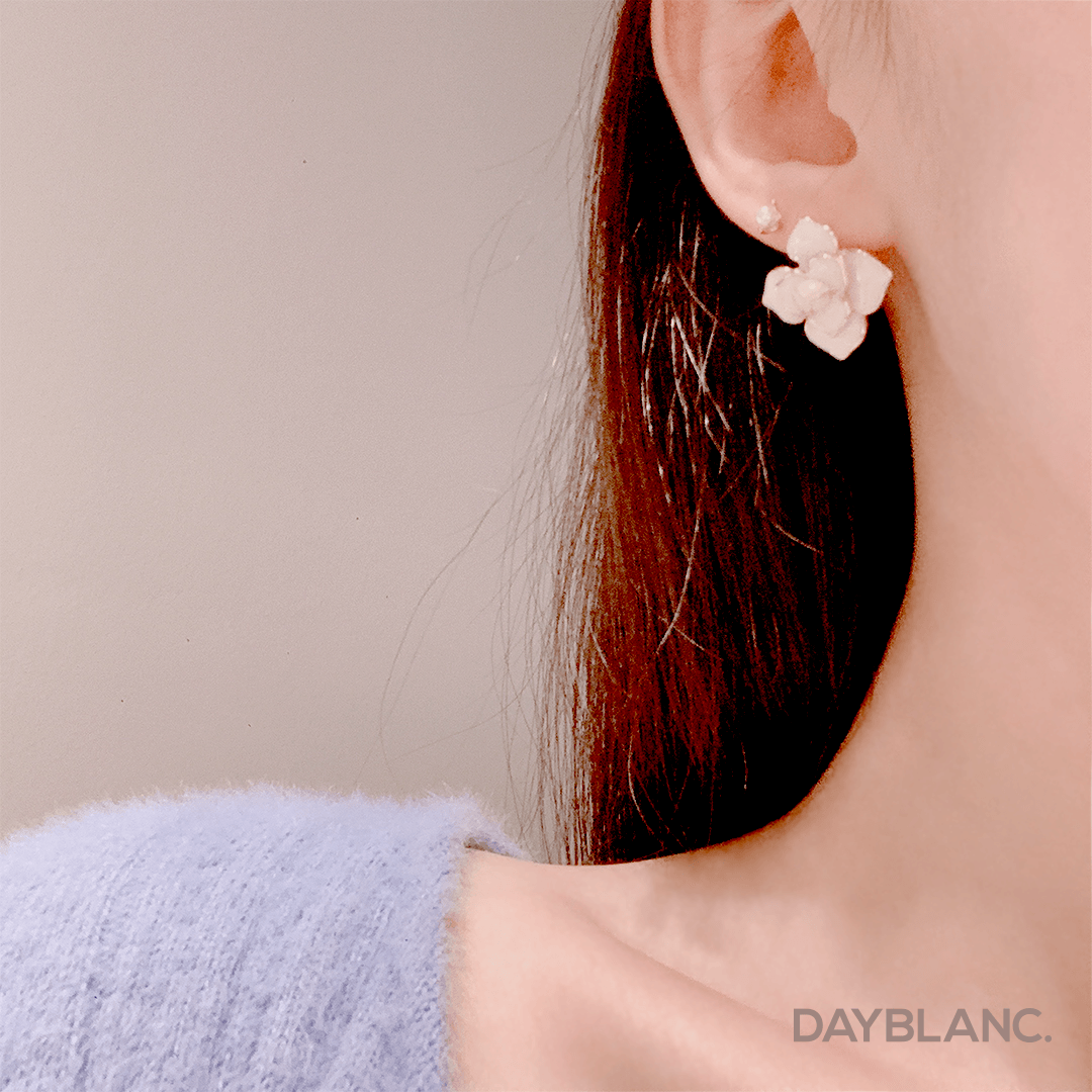 White Blossom (Earring) - DAYBLANC
