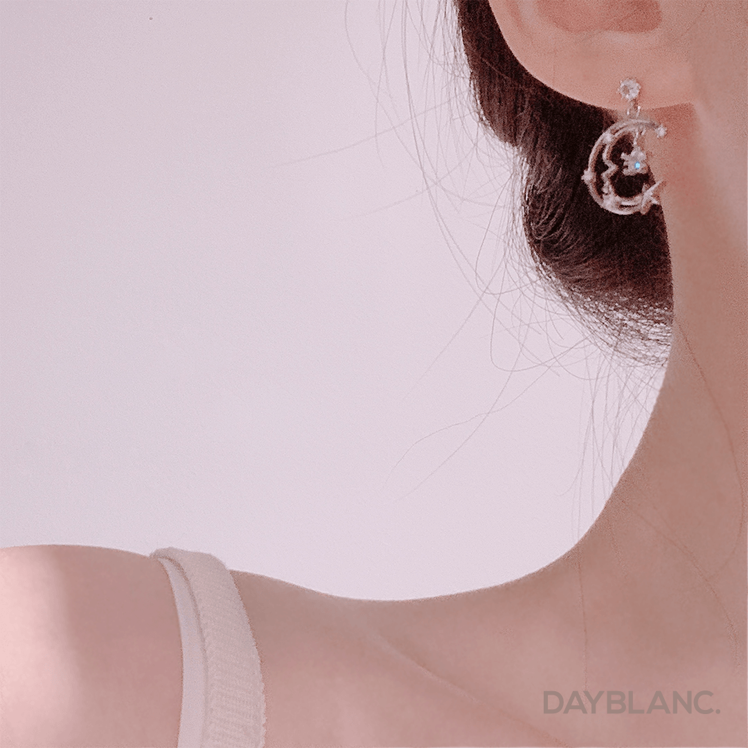 Two Faced Moon (Earring) - DAYBLANC
